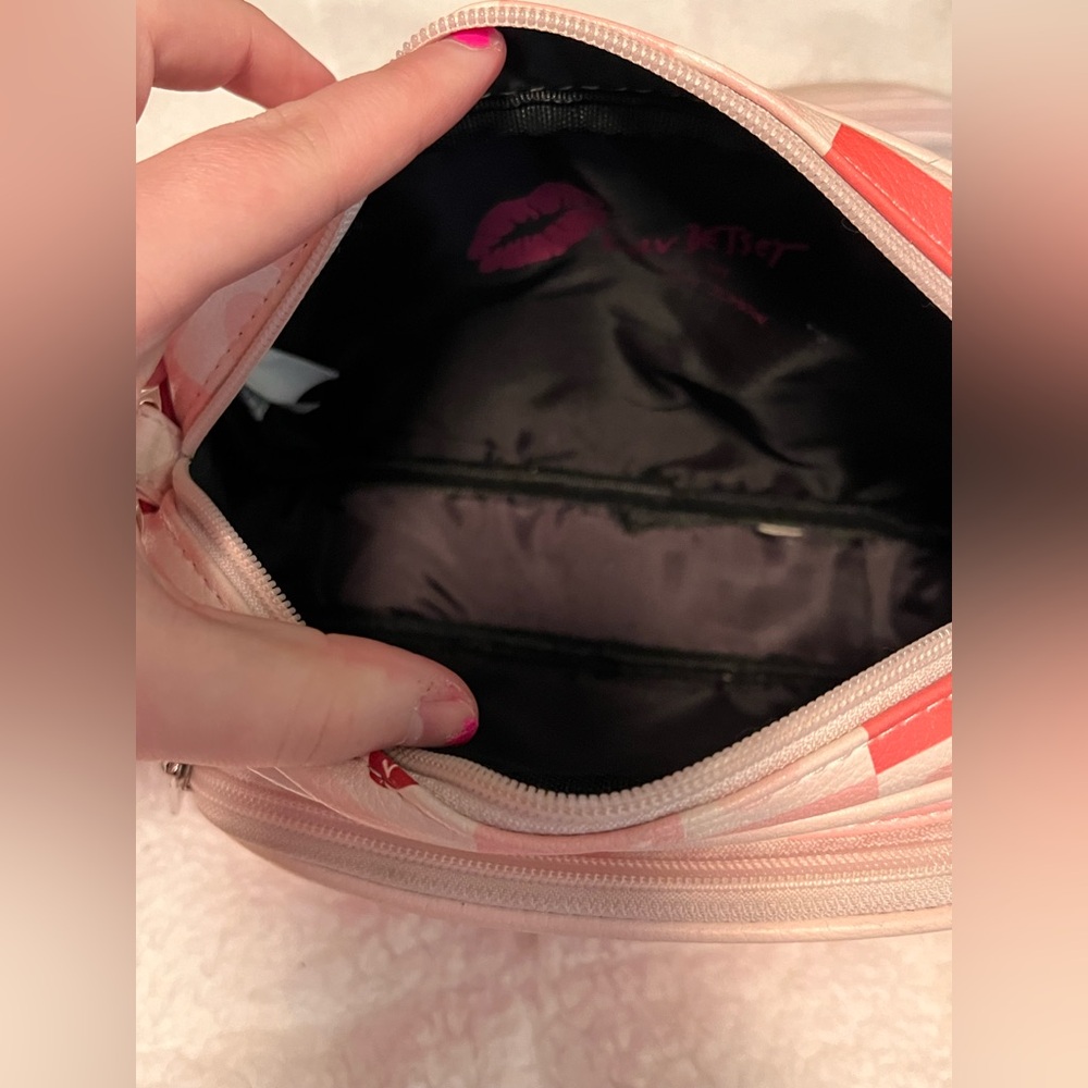 💕Host Pick💕Betsey Johnson Pink Checker Heart Crossbody Bag - Picture 8 of 15